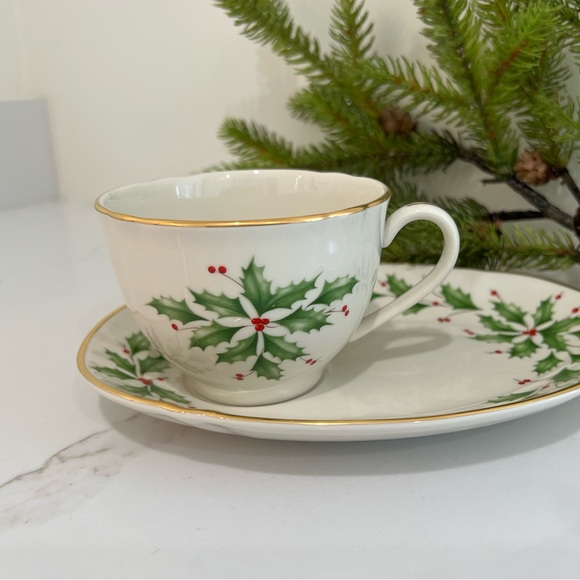 Lenox Holiday Fluted Cup and Dessert Plate Set - Picture 3 of 14